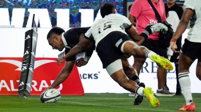 Scott Robertson elogia a los debutantes de los All Blacks